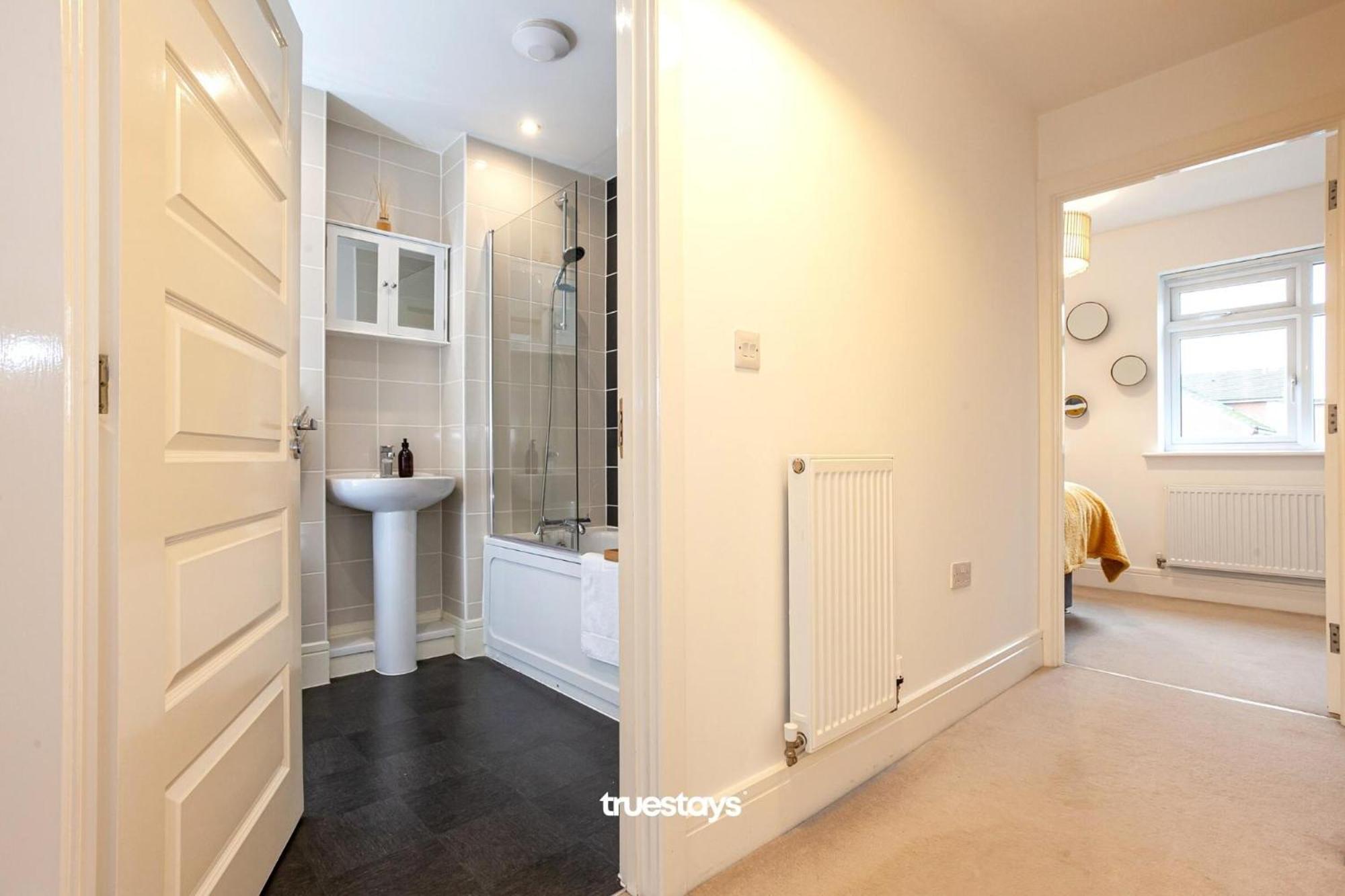 Ambassador House By Truestays - Luxury 4 Bedroom House In Stoke-On-Trent Etruria Exteriör bild