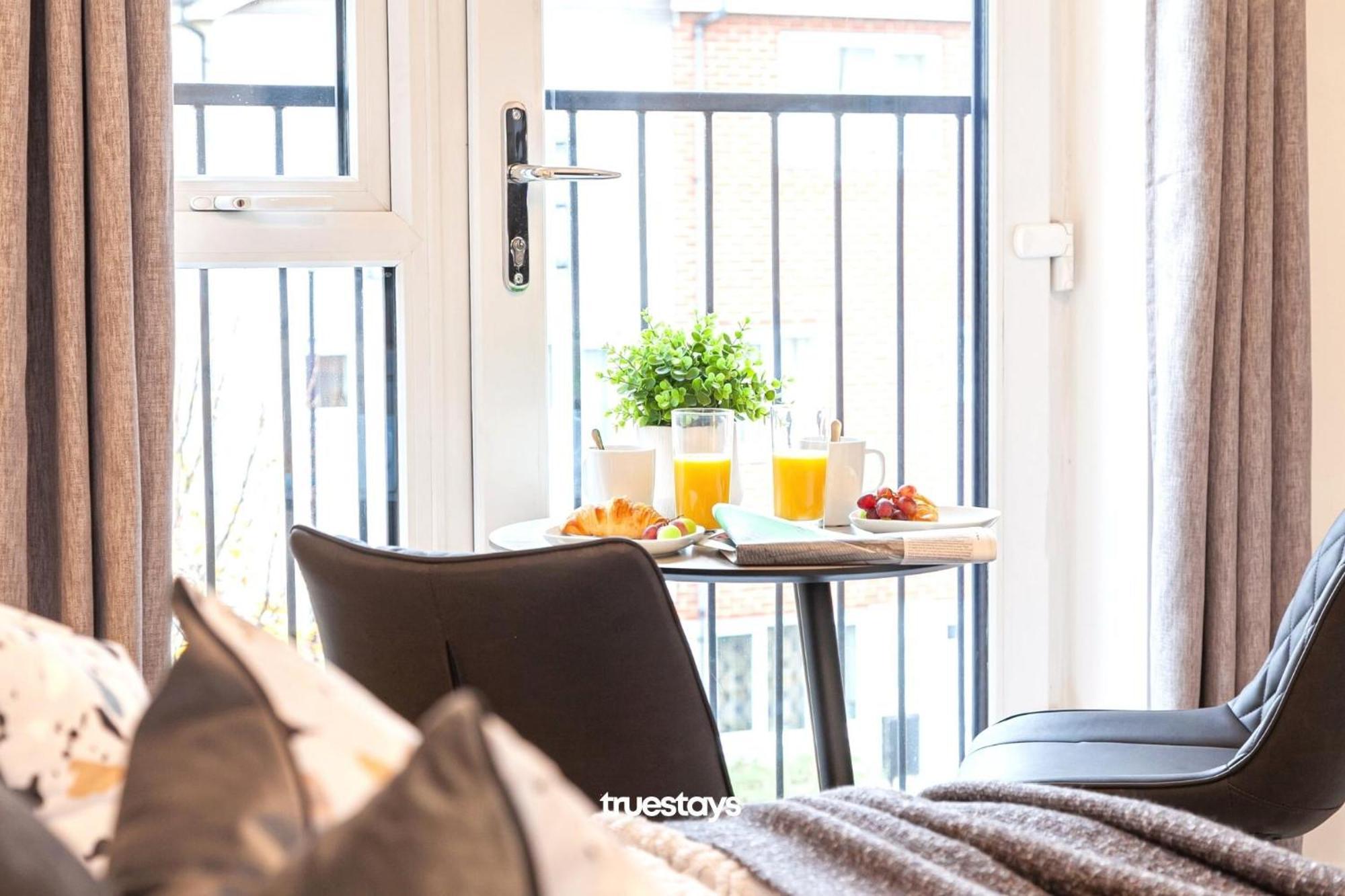 Ambassador House By Truestays - Luxury 4 Bedroom House In Stoke-On-Trent Etruria Exteriör bild