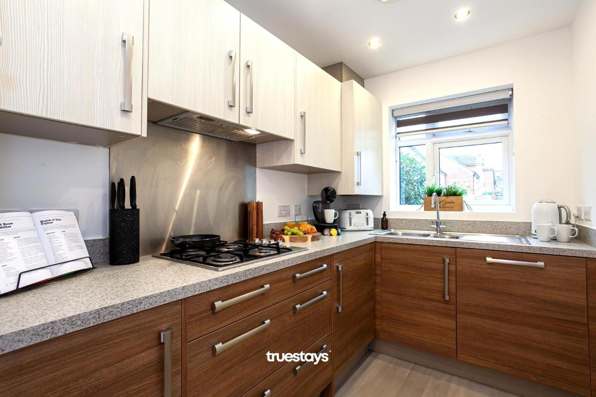 Ambassador House By Truestays - Luxury 4 Bedroom House In Stoke-On-Trent Etruria Exteriör bild