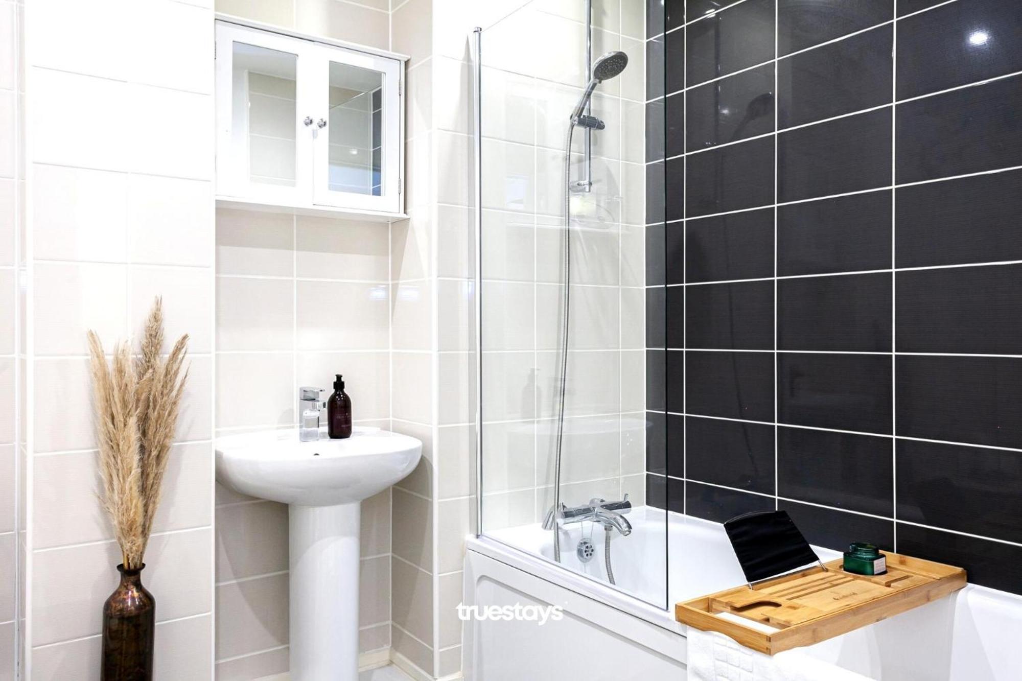 Ambassador House By Truestays - Luxury 4 Bedroom House In Stoke-On-Trent Etruria Exteriör bild