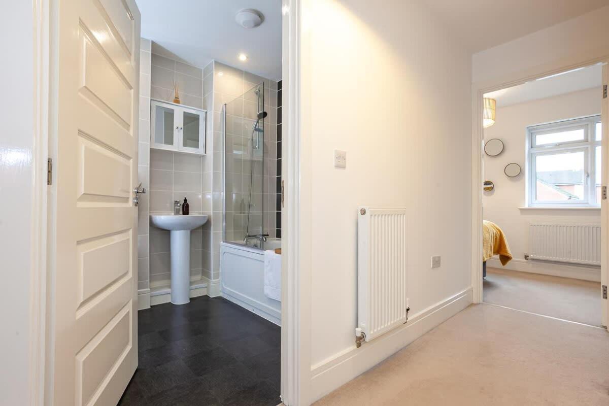 Ambassador House By Truestays - Luxury 4 Bedroom House In Stoke-On-Trent Etruria Exteriör bild