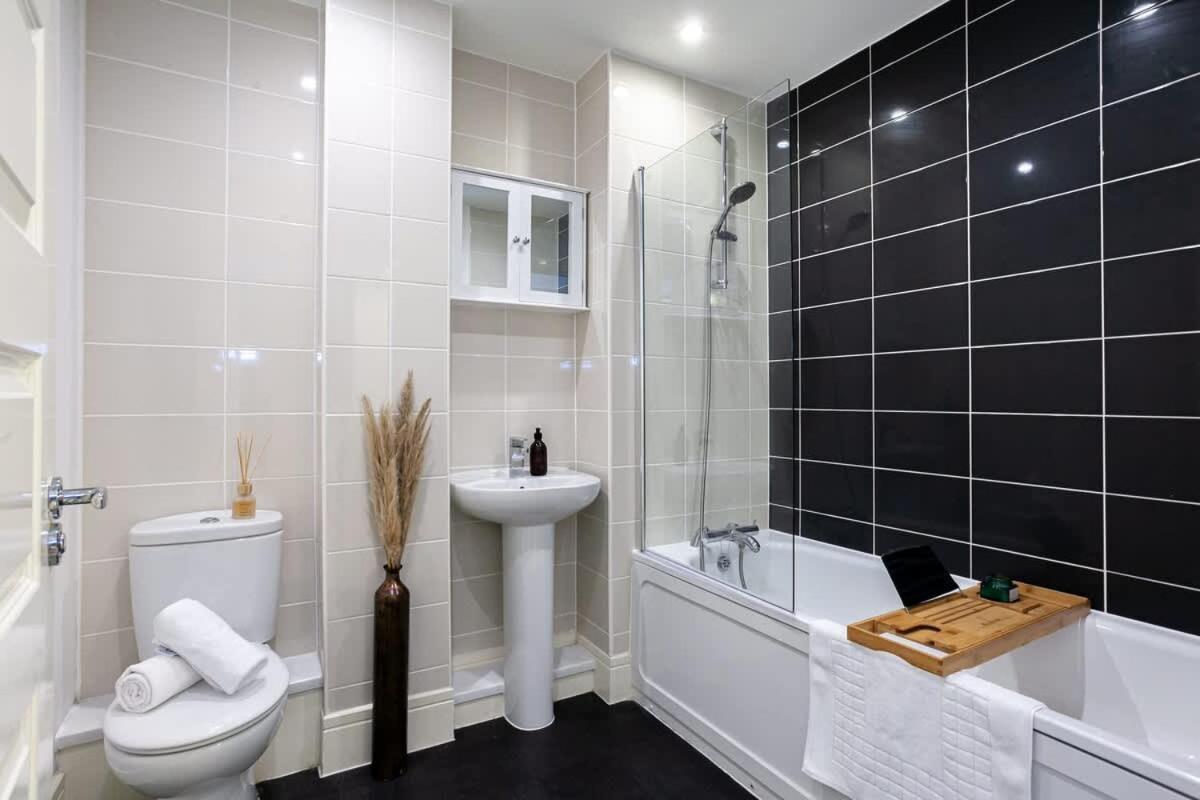 Ambassador House By Truestays - Luxury 4 Bedroom House In Stoke-On-Trent Etruria Exteriör bild