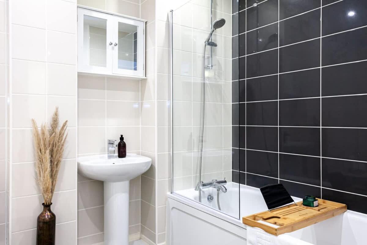 Ambassador House By Truestays - Luxury 4 Bedroom House In Stoke-On-Trent Etruria Exteriör bild