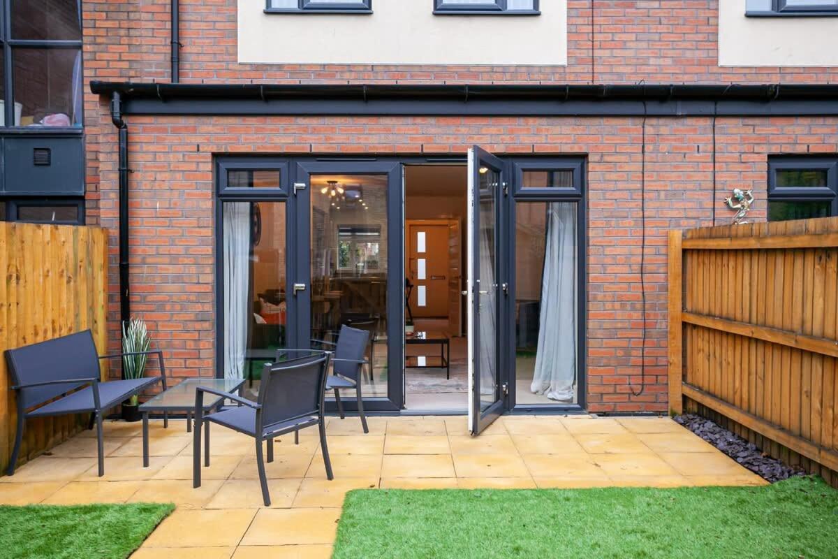 Ambassador House By Truestays - Luxury 4 Bedroom House In Stoke-On-Trent Etruria Exteriör bild