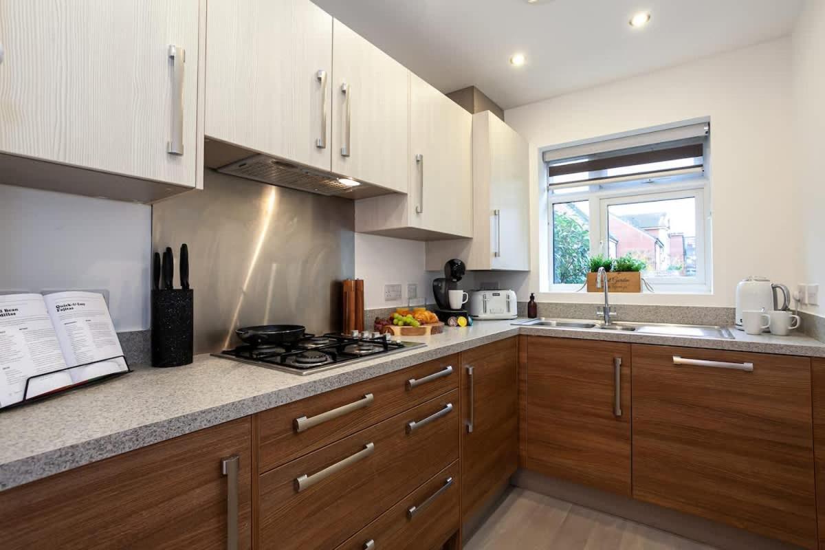 Ambassador House By Truestays - Luxury 4 Bedroom House In Stoke-On-Trent Etruria Exteriör bild